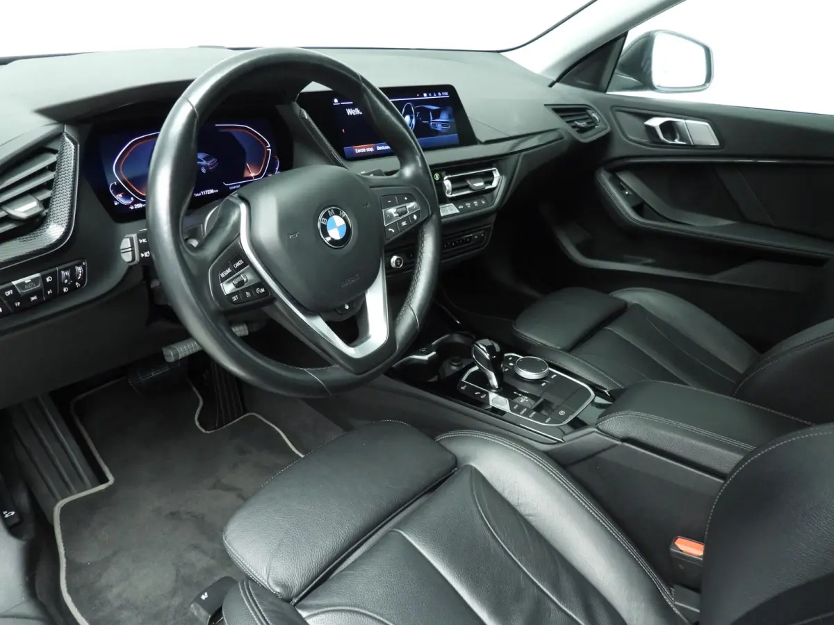 218i | LED | Leder | Navigatie | Trekhaak | Sportstoelen | Chrome line | Stoelverwarming | DAB | Alu 17 inch
