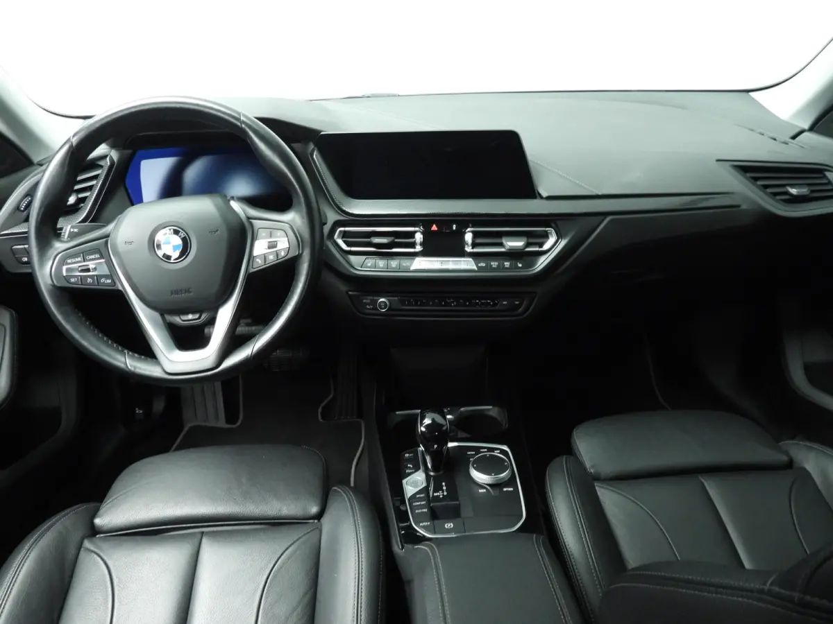 218i | LED | Leder | Navigatie | Trekhaak | Sportstoelen | Chrome line | Stoelverwarming | DAB | Alu 17 inch