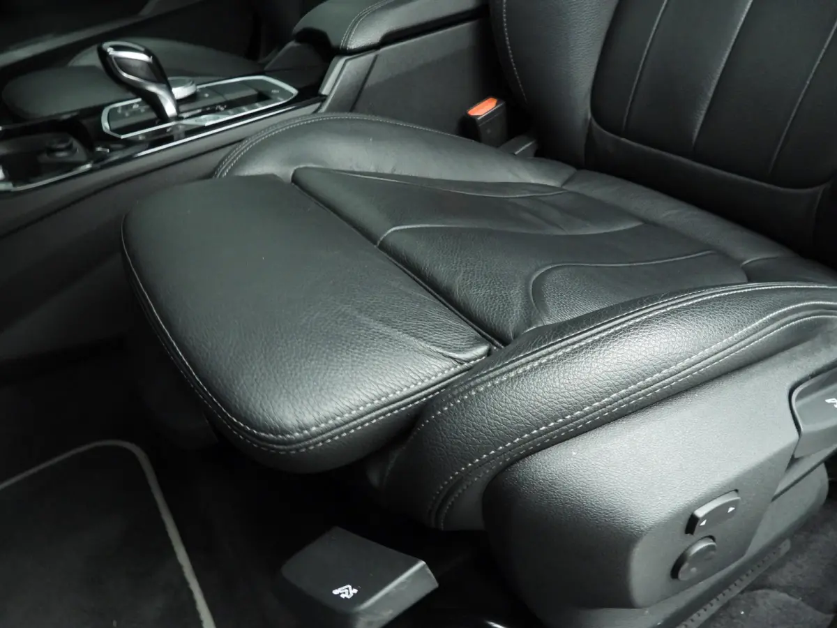 218i | LED | Leder | Navigatie | Trekhaak | Sportstoelen | Chrome line | Stoelverwarming | DAB | Alu 17 inch