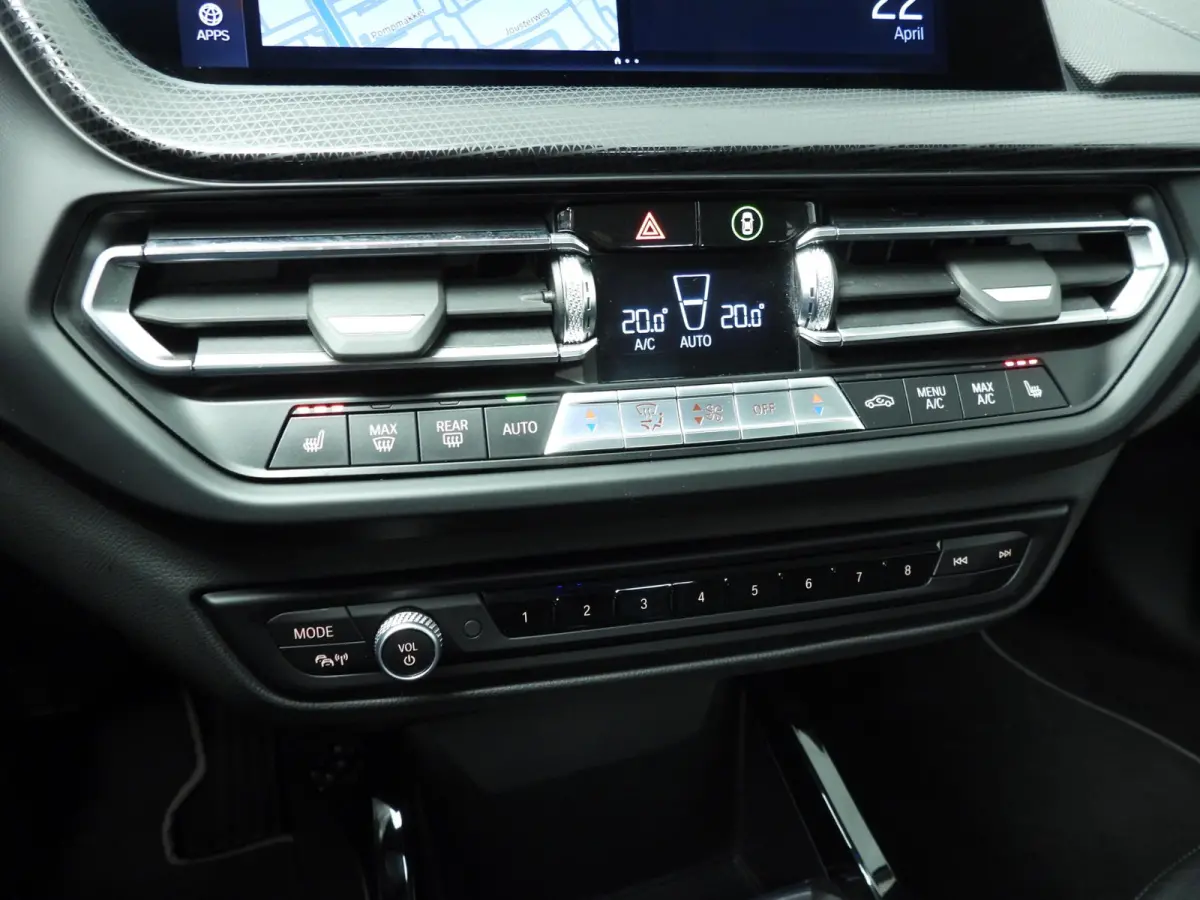 218i | LED | Leder | Navigatie | Trekhaak | Sportstoelen | Chrome line | Stoelverwarming | DAB | Alu 17 inch