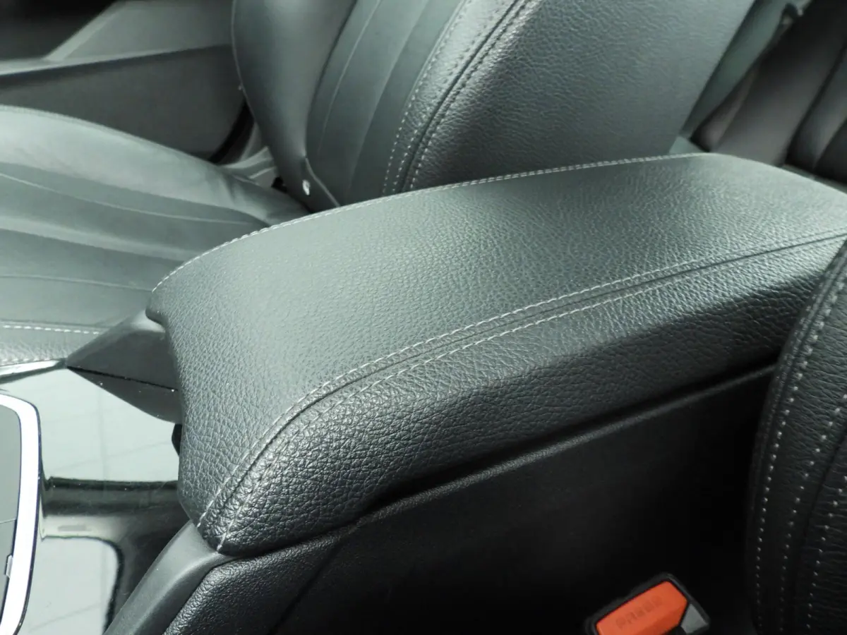 218i | LED | Leder | Navigatie | Trekhaak | Sportstoelen | Chrome line | Stoelverwarming | DAB | Alu 17 inch