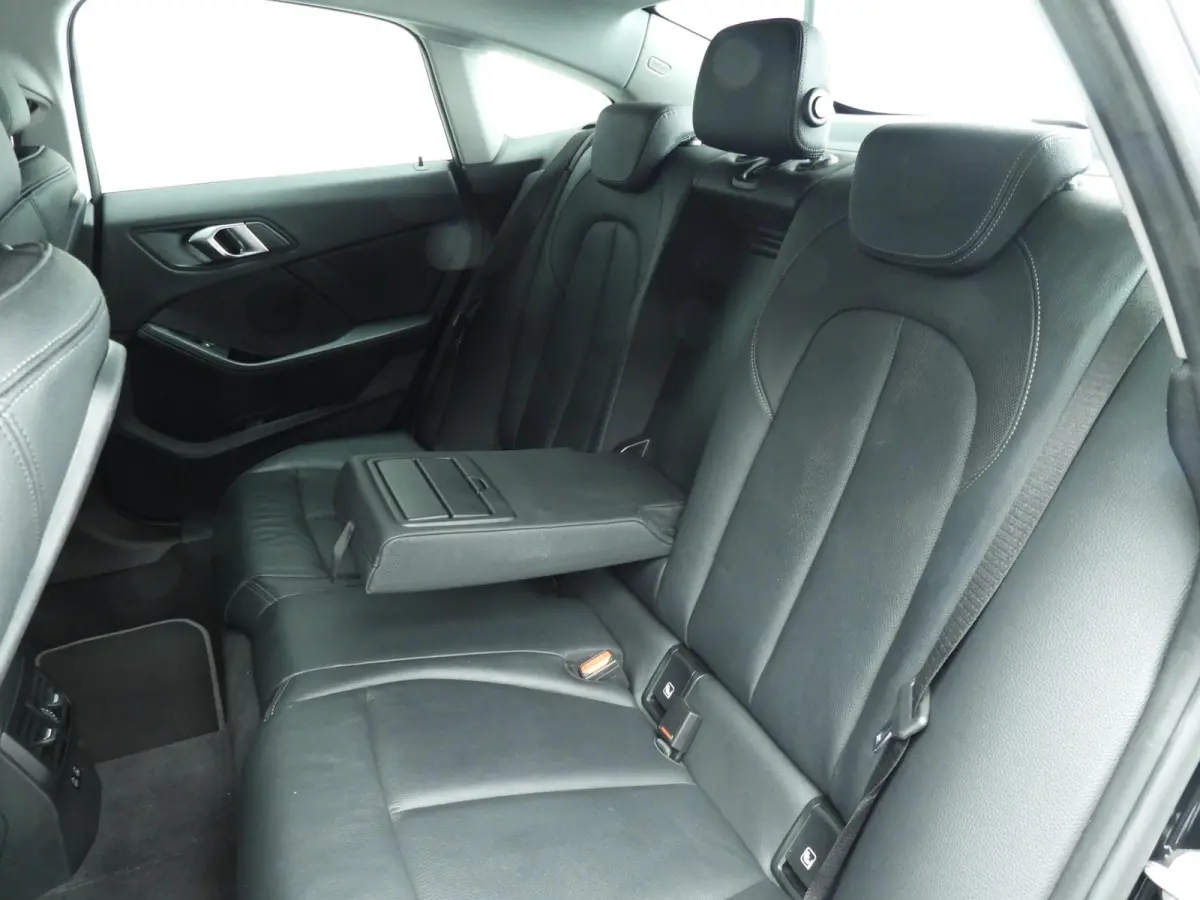 218i | LED | Leder | Navigatie | Trekhaak | Sportstoelen | Chrome line | Stoelverwarming | DAB | Alu 17 inch