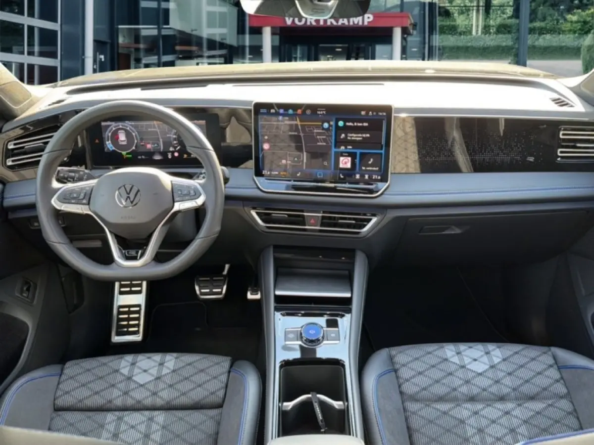 1.5 eTSI R-LINE PANO-DAK/TREKHAAK/CAMERA/HUD/E-KLEP