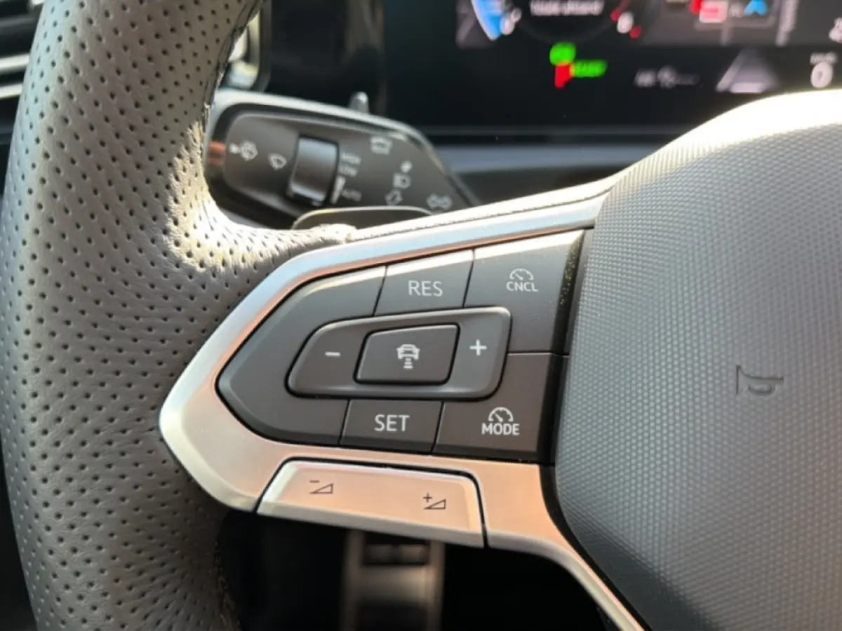 1.5 eTSI R-LINE PANO-DAK/TREKHAAK/CAMERA/HUD/E-KLEP