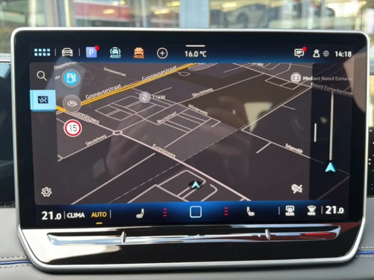 1.5 eTSI R-LINE PANO-DAK/TREKHAAK/CAMERA/HUD/E-KLEP