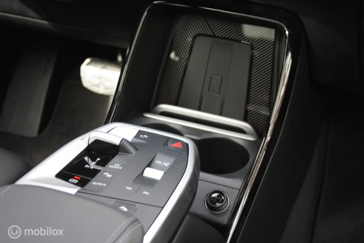 360cam, M sport onderstel, panoramadak 225e xDrive