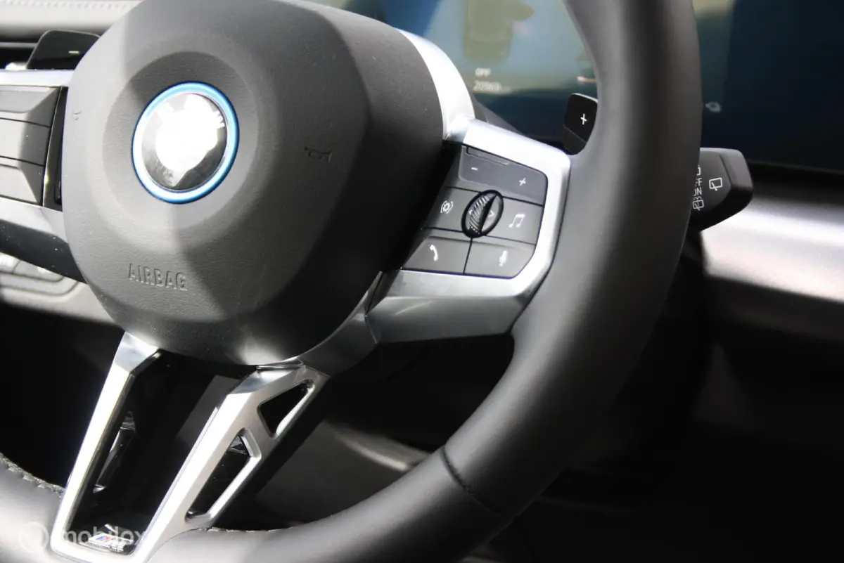 360cam, M sport onderstel, panoramadak 225e xDrive