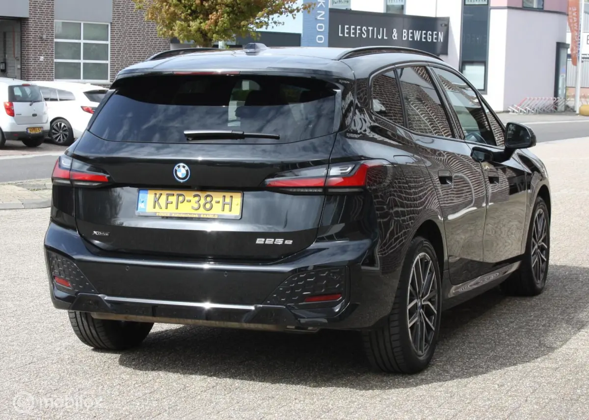 360cam, M sport onderstel, panoramadak 225e xDrive