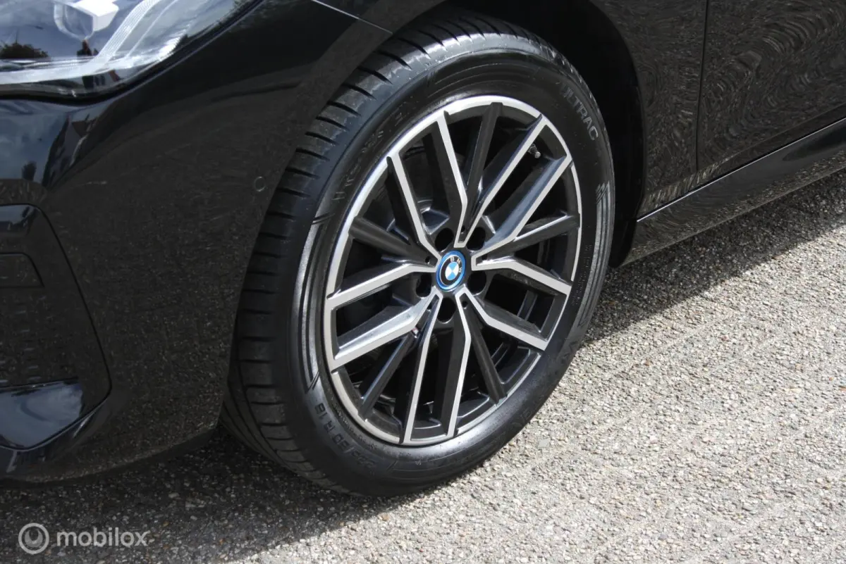 360cam, M sport onderstel, panoramadak 225e xDrive