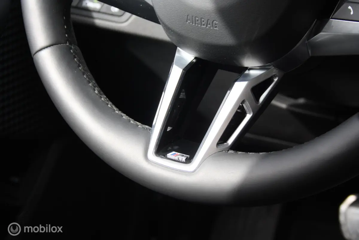 360cam, M sport onderstel, panoramadak 225e xDrive