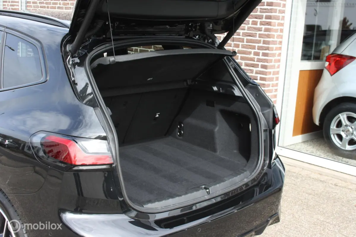 360cam, M sport onderstel, panoramadak 225e xDrive