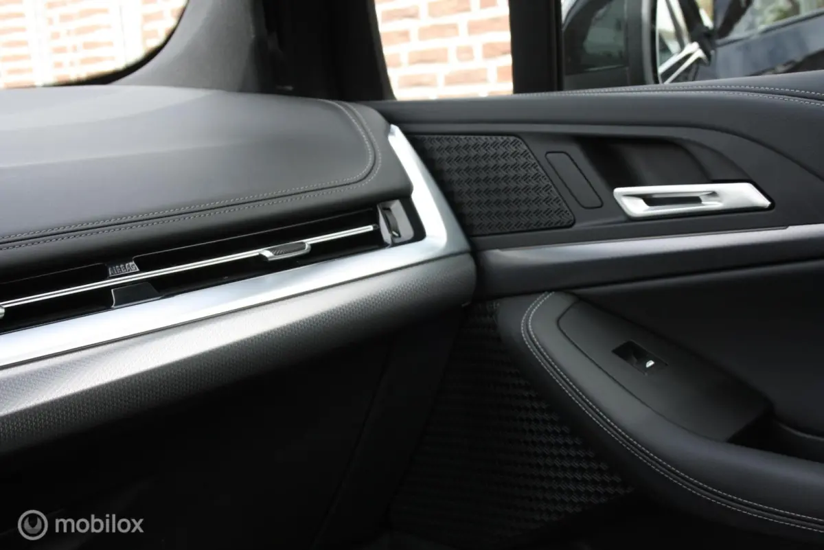 360cam, M sport onderstel, panoramadak 225e xDrive