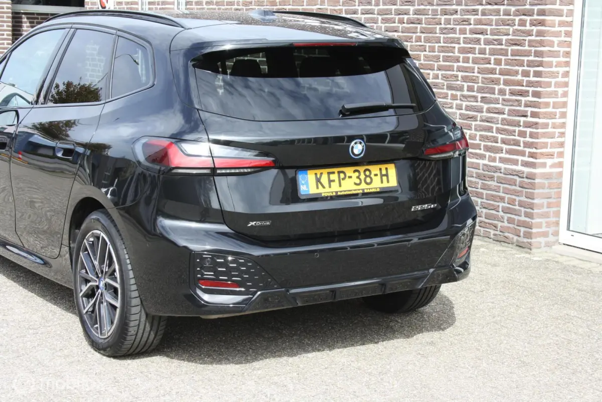 360cam, M sport onderstel, panoramadak 225e xDrive