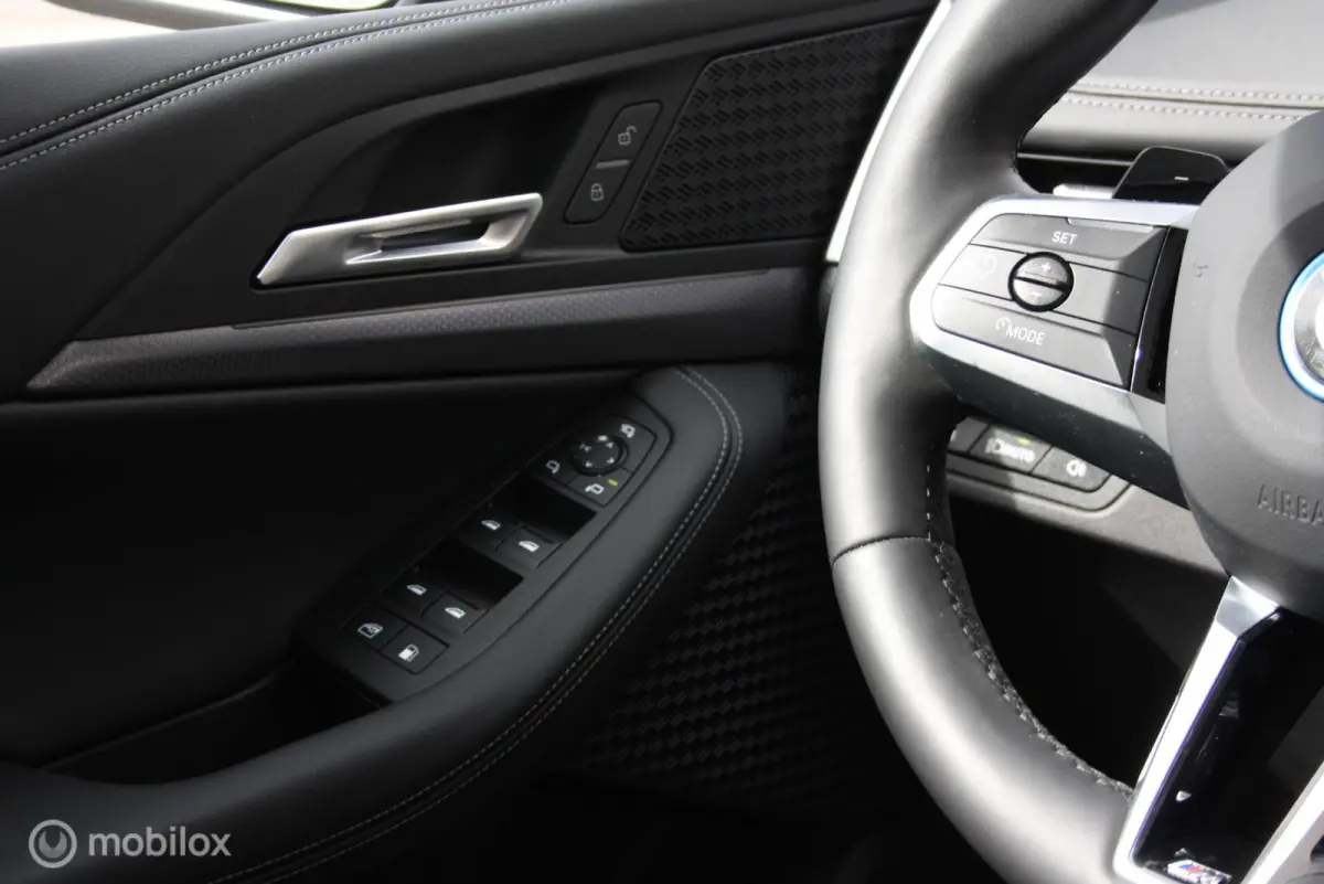 360cam, M sport onderstel, panoramadak 225e xDrive