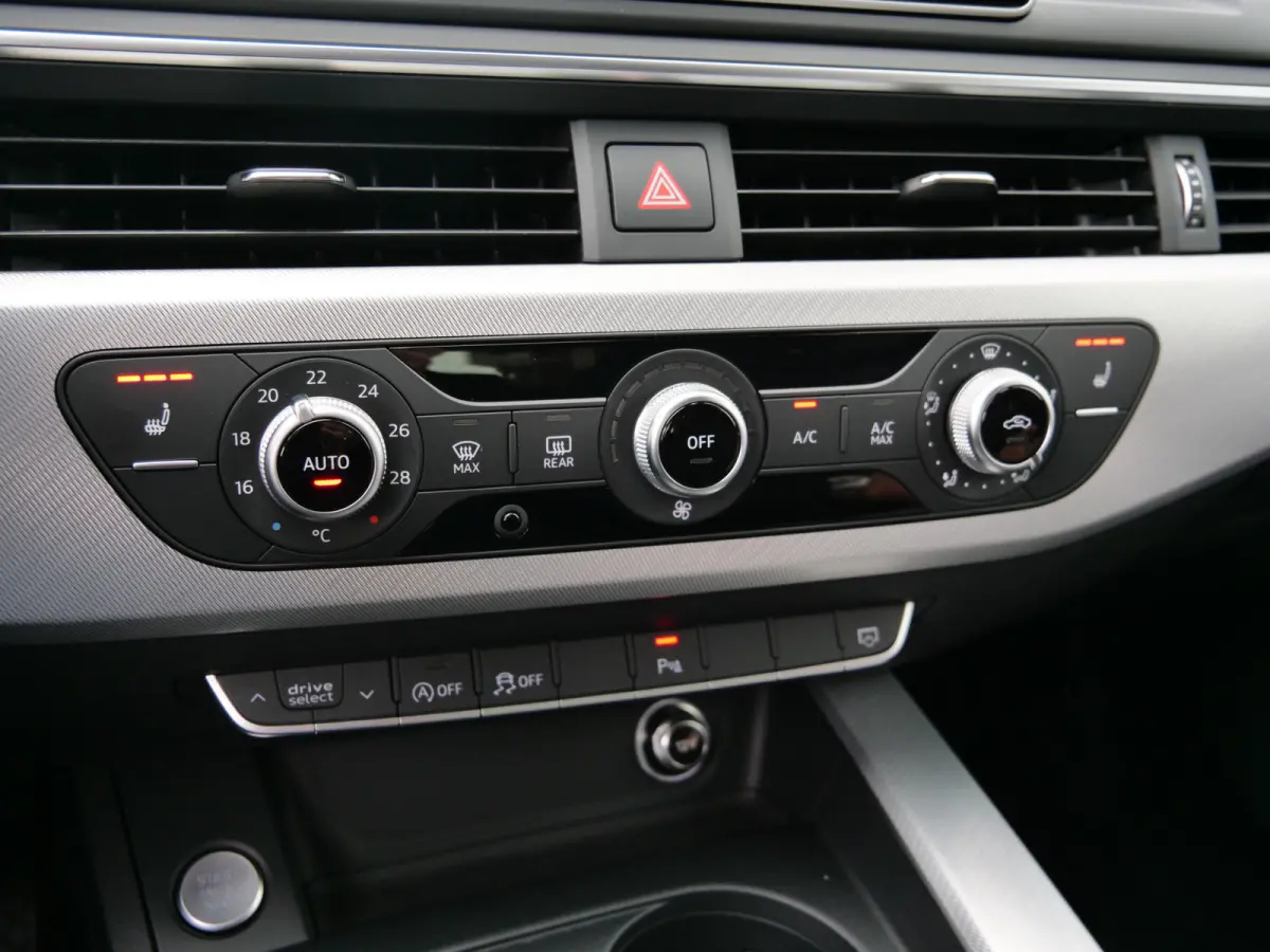 40 TFSI Sport S line 191 Pk Automaat Navigatie / PDC / Stoelverwaming / 18 inch