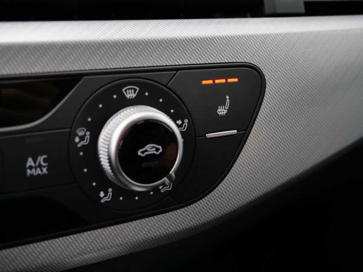 40 TFSI Sport S line 191 Pk Automaat Navigatie / PDC / Stoelverwaming / 18 inch