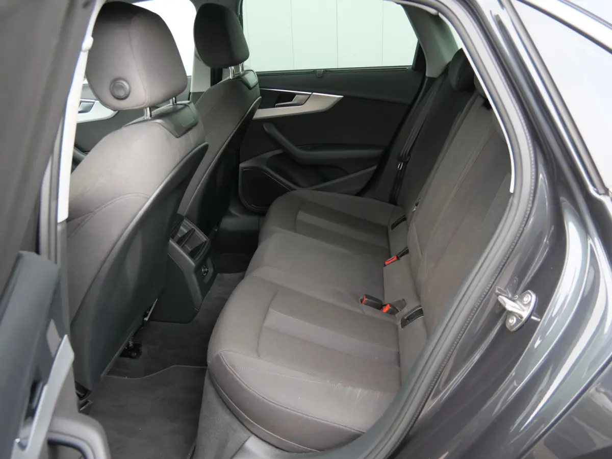 40 TFSI Sport S line 191 Pk Automaat Navigatie / PDC / Stoelverwaming / 18 inch