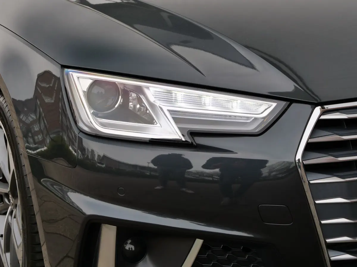 40 TFSI Sport S line 191 Pk Automaat Navigatie / PDC / Stoelverwaming / 18 inch