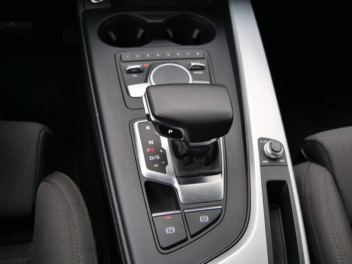 40 TFSI Sport S line 191 Pk Automaat Navigatie / PDC / Stoelverwaming / 18 inch