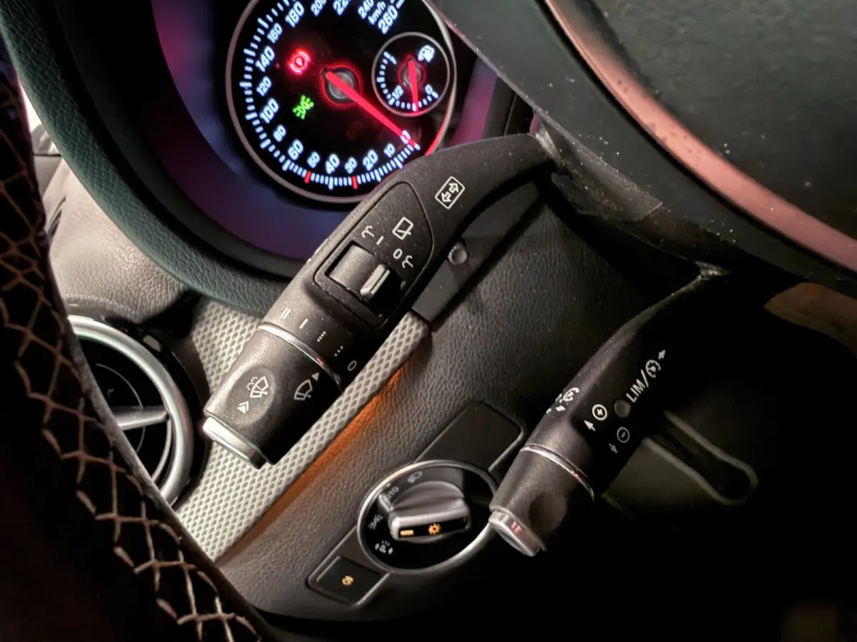 180 Prestige NAVI/LED/PDC/CRUISE/H-LEDER///