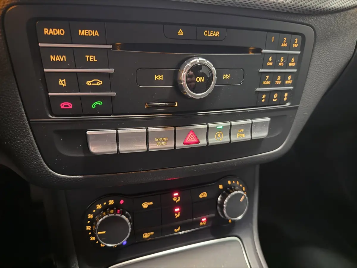 180 Prestige NAVI/LED/PDC/CRUISE/H-LEDER///