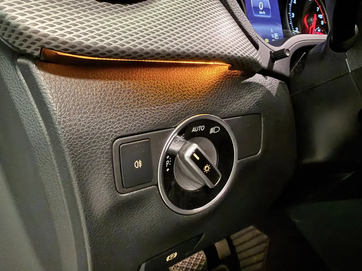 180 Prestige NAVI/LED/PDC/CRUISE/H-LEDER///