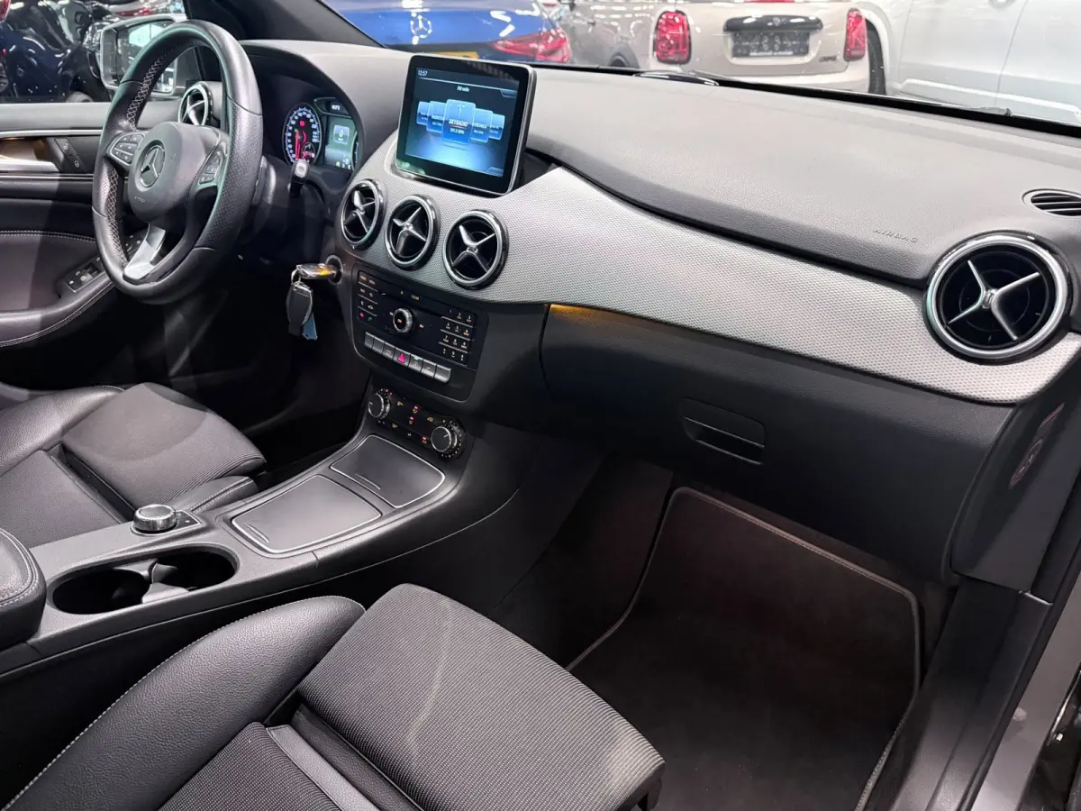 180 Prestige NAVI/LED/PDC/CRUISE/H-LEDER///