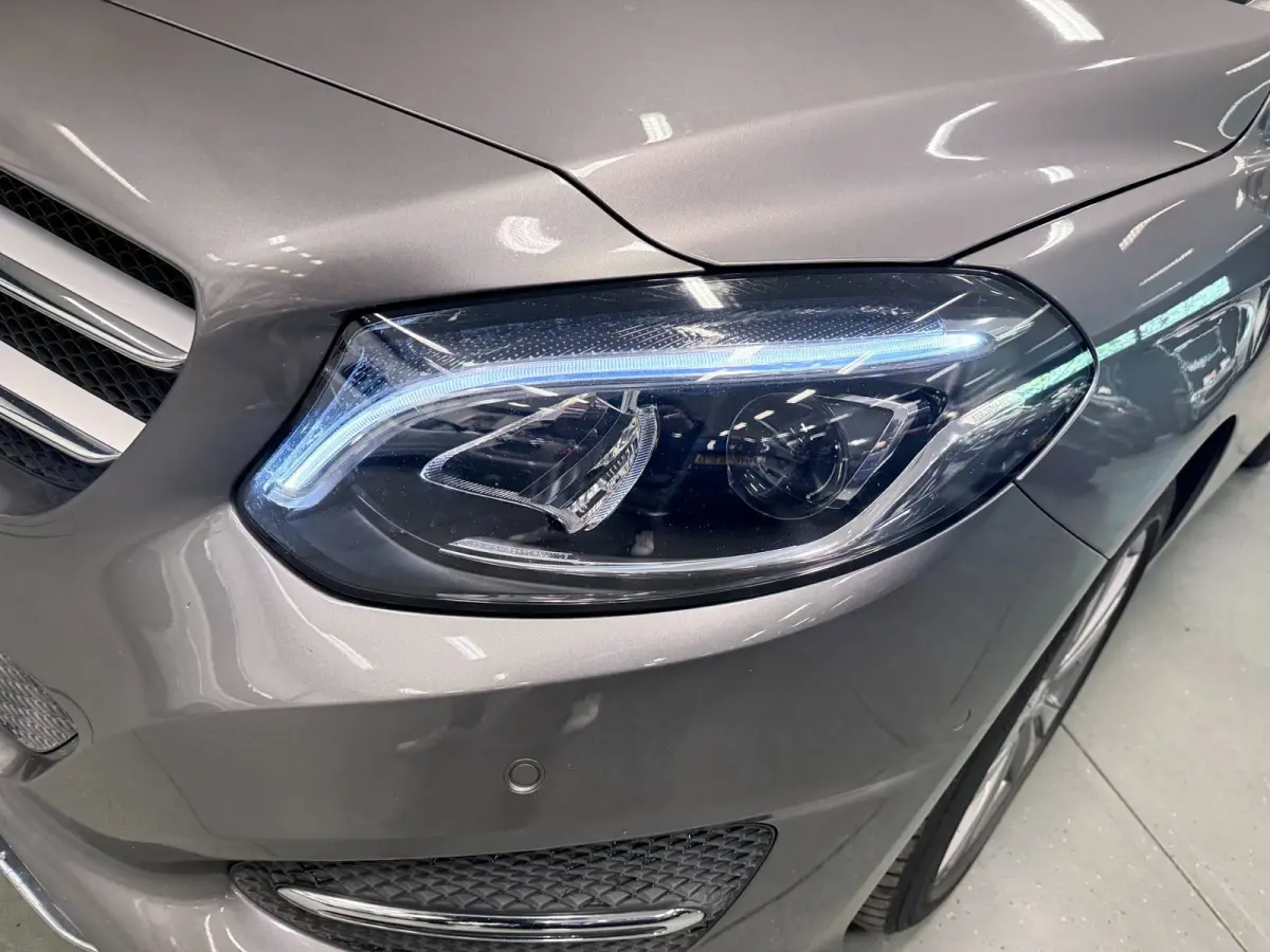 180 Prestige NAVI/LED/PDC/CRUISE/H-LEDER///