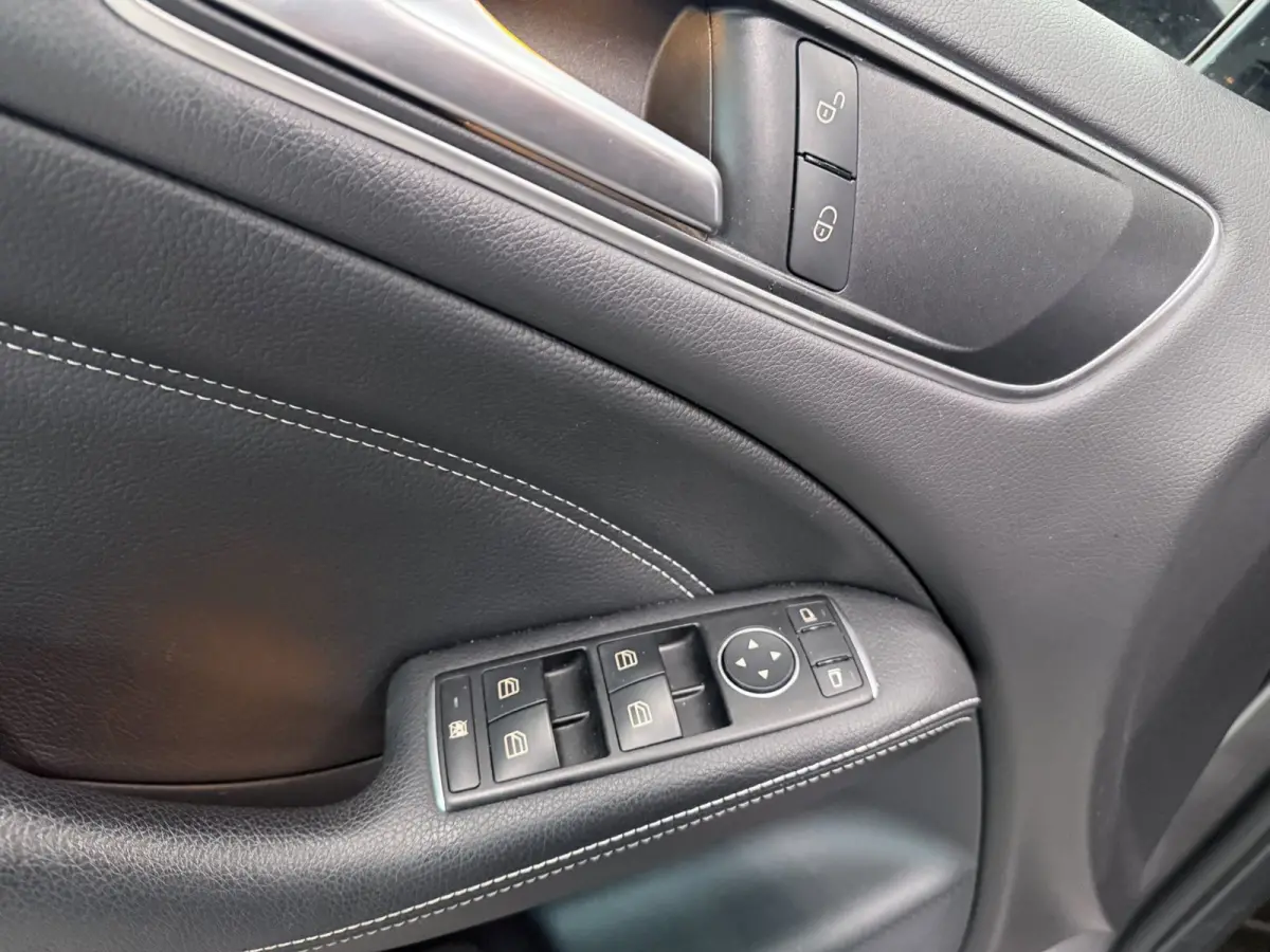 180 Prestige NAVI/LED/PDC/CRUISE/H-LEDER///