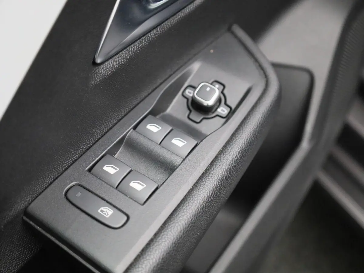 1.2 Level 2 | NAVIGATIE | CLIMATE CONTROL | PARKEERSENSOREN VOOR EN ACHTER | TREKHAAK |