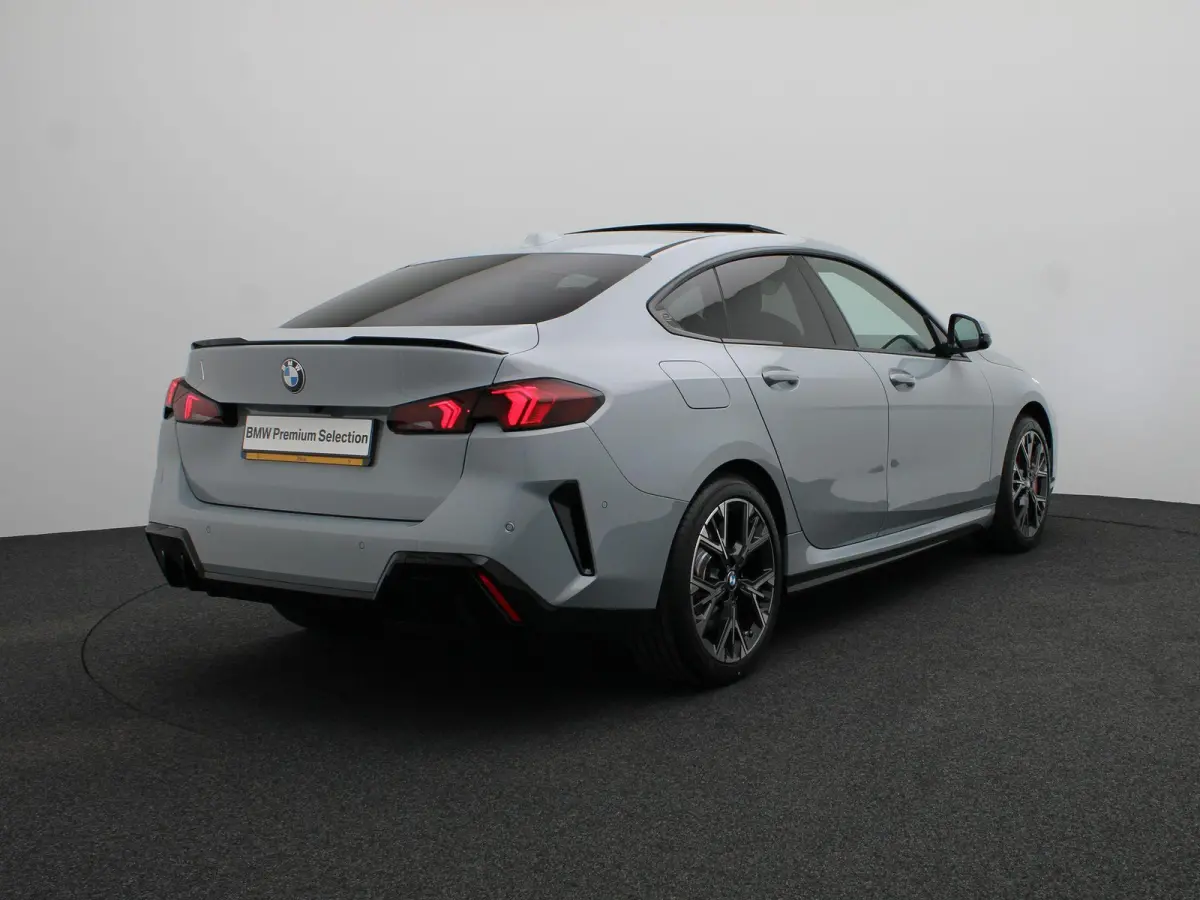 220 M Sportpakket Pro | Panoramadak | Harman Kardon | Parkeercamera | 18"