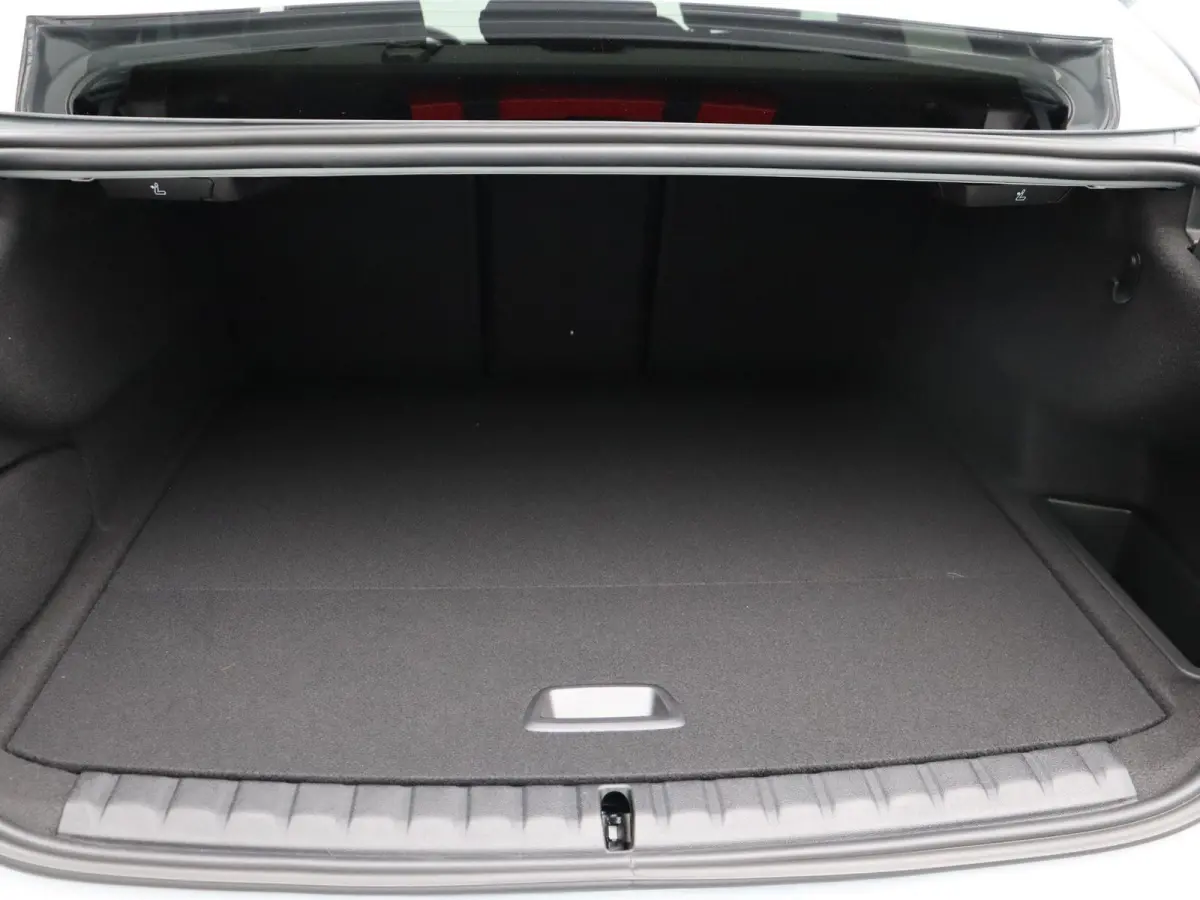 220 M Sportpakket Pro | Panoramadak | Harman Kardon | Parkeercamera | 18"