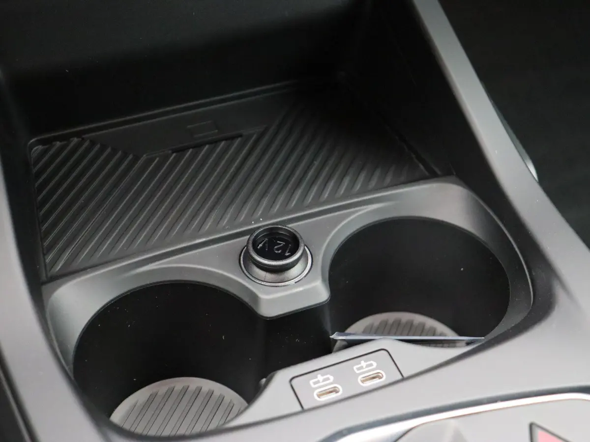 220 M Sportpakket | Driving Assistant Plus | Stuurwielverwarming | 19"