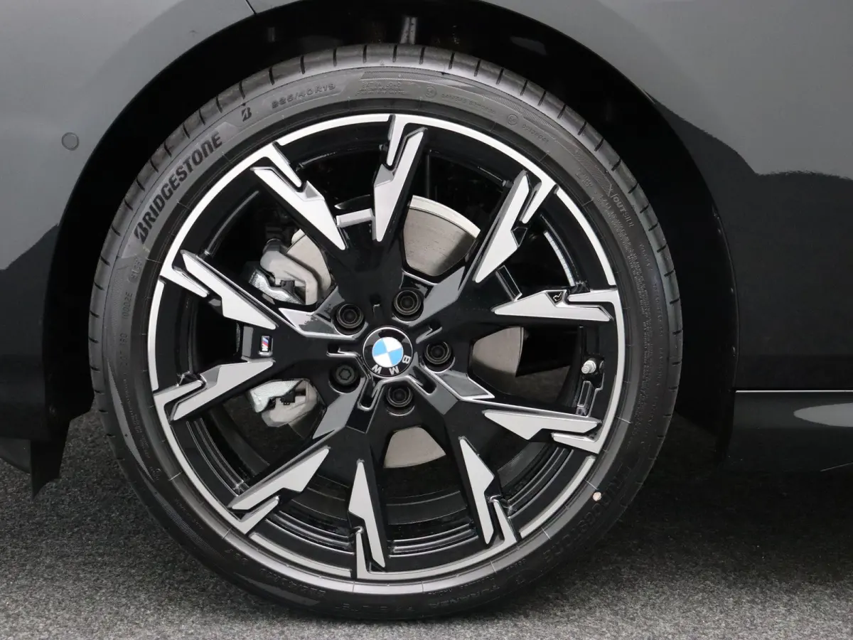 220 M Sportpakket | Driving Assistant Plus | Stuurwielverwarming | 19"