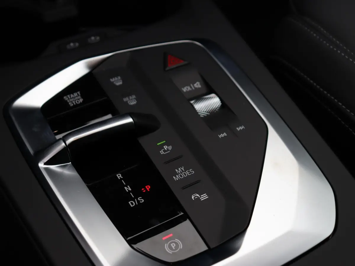 220 M Sportpakket | Driving Assistant Plus | Stuurwielverwarming | 19"