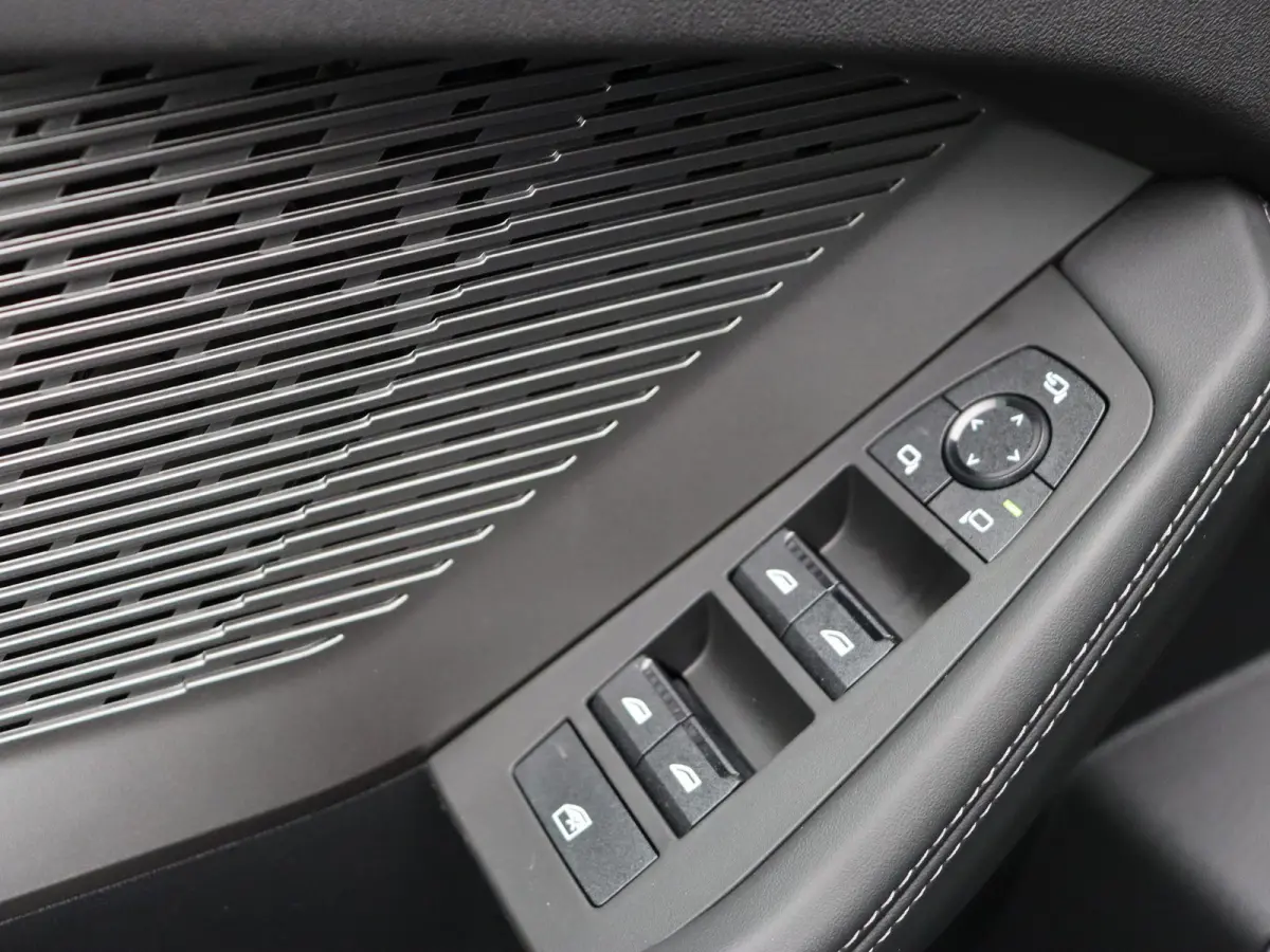 220 M Sportpakket | Driving Assistant Plus | Stuurwielverwarming | 19"