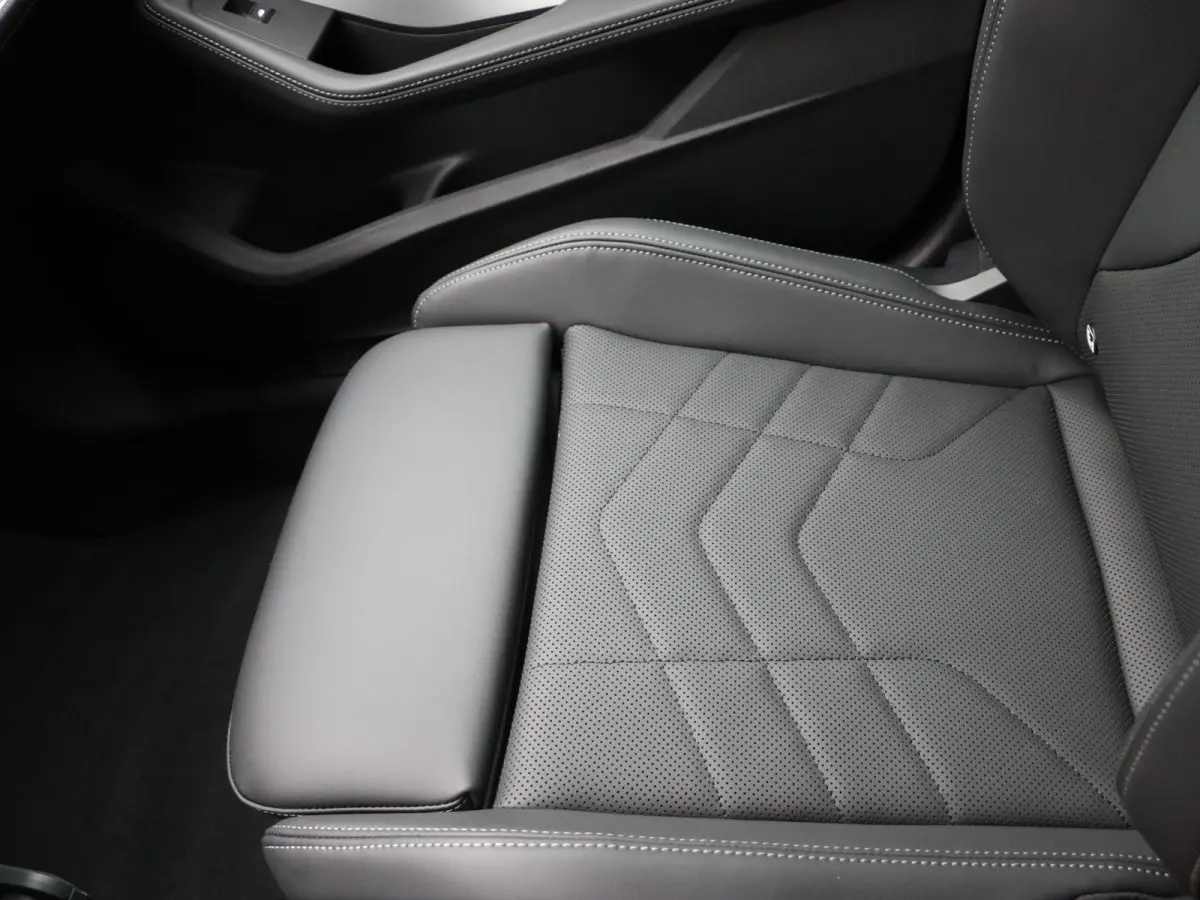 220 M Sportpakket | Driving Assistant Plus | Stuurwielverwarming | 19"