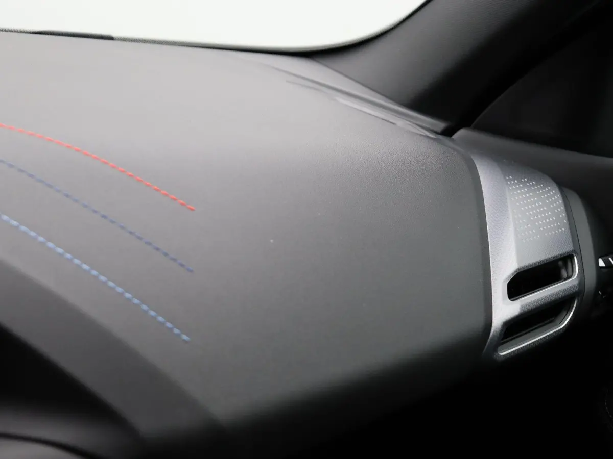 220 M Sportpakket | Driving Assistant Plus | Stuurwielverwarming | 19"