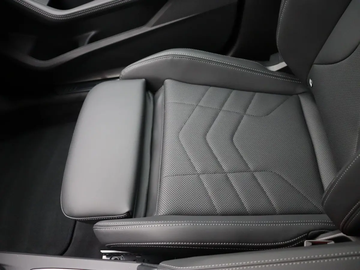 220 M Sportpakket | Driving Assistant Plus | Stuurwielverwarming | 19"