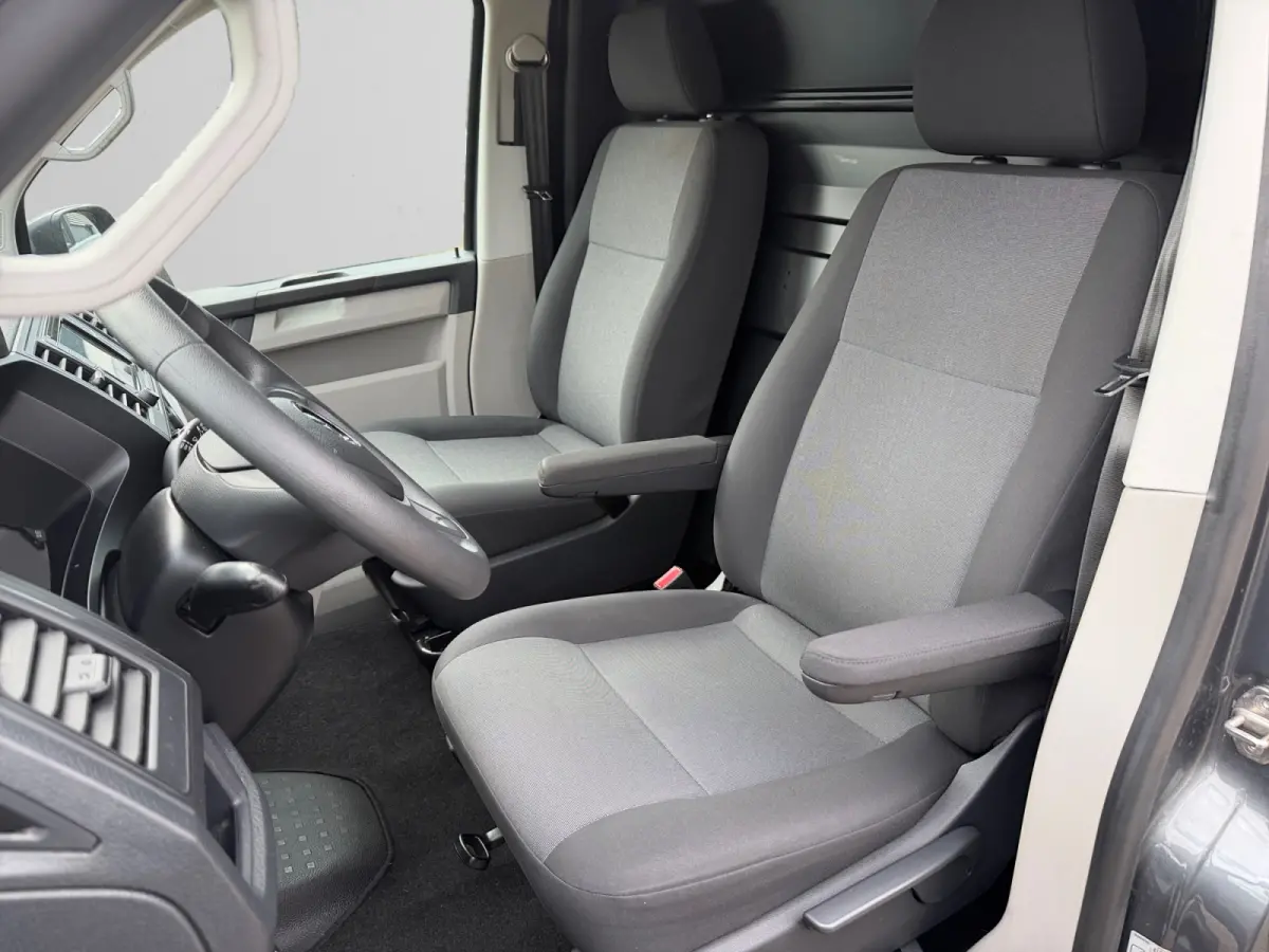 2.0 TDI Euro 6 L1 Highline - Carplay, Android Auto, Navi, Cruise, Clima, Grijs Kenteken
