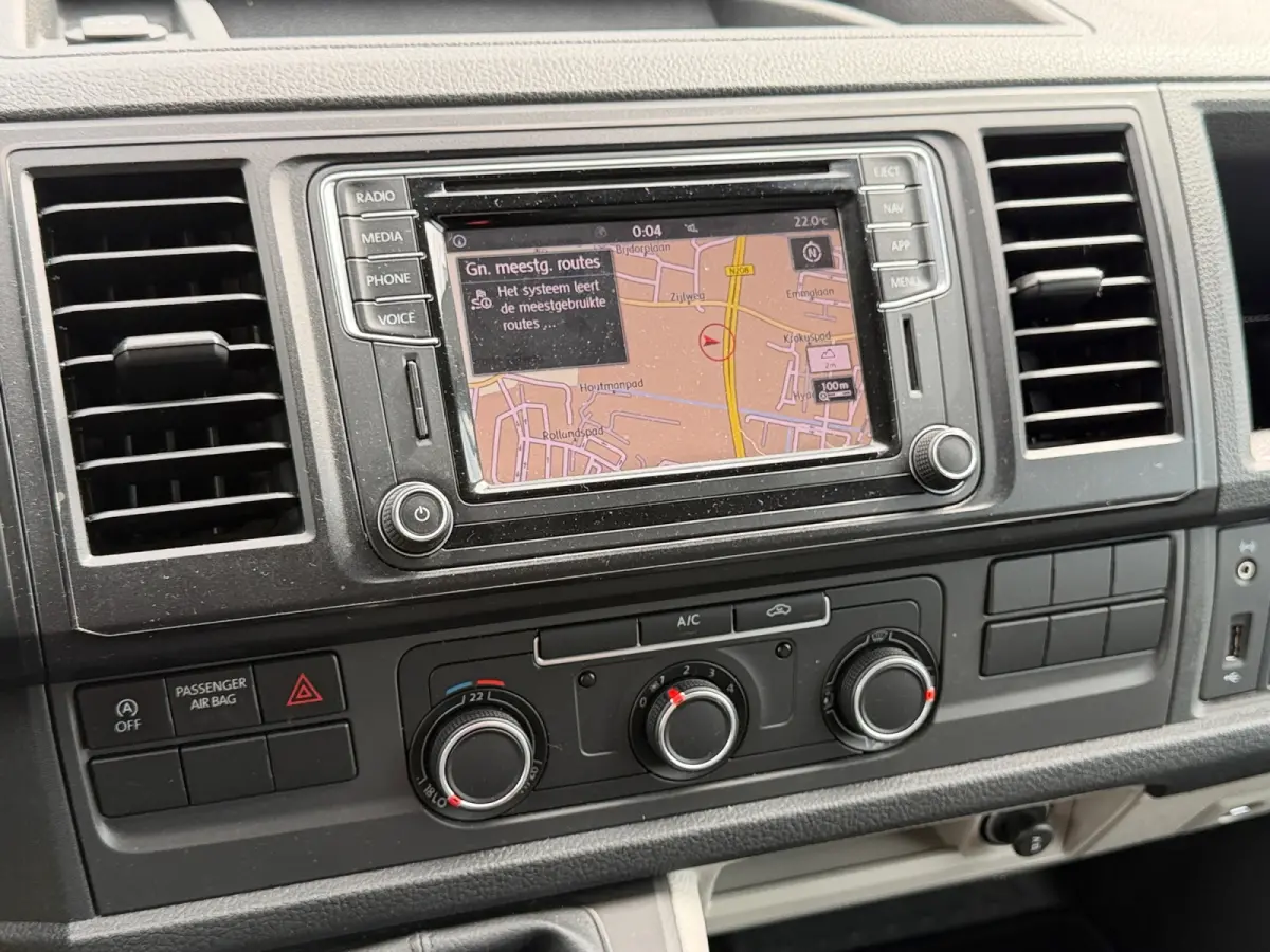 2.0 TDI Euro 6 L1 Highline - Carplay, Android Auto, Navi, Cruise, Clima, Grijs Kenteken