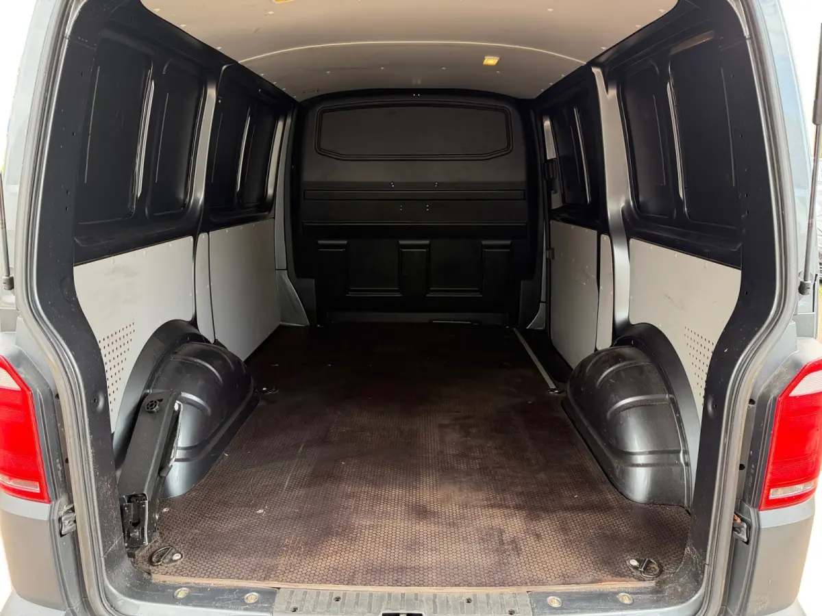 2.0 TDI Euro 6 L1 Highline - Carplay, Android Auto, Navi, Cruise, Clima, Grijs Kenteken