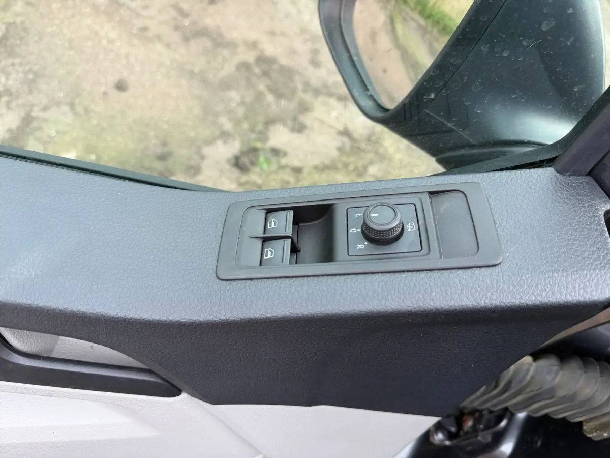 2.0 TDI Euro 6 L1 Highline - Carplay, Android Auto, Navi, Cruise, Clima, Grijs Kenteken