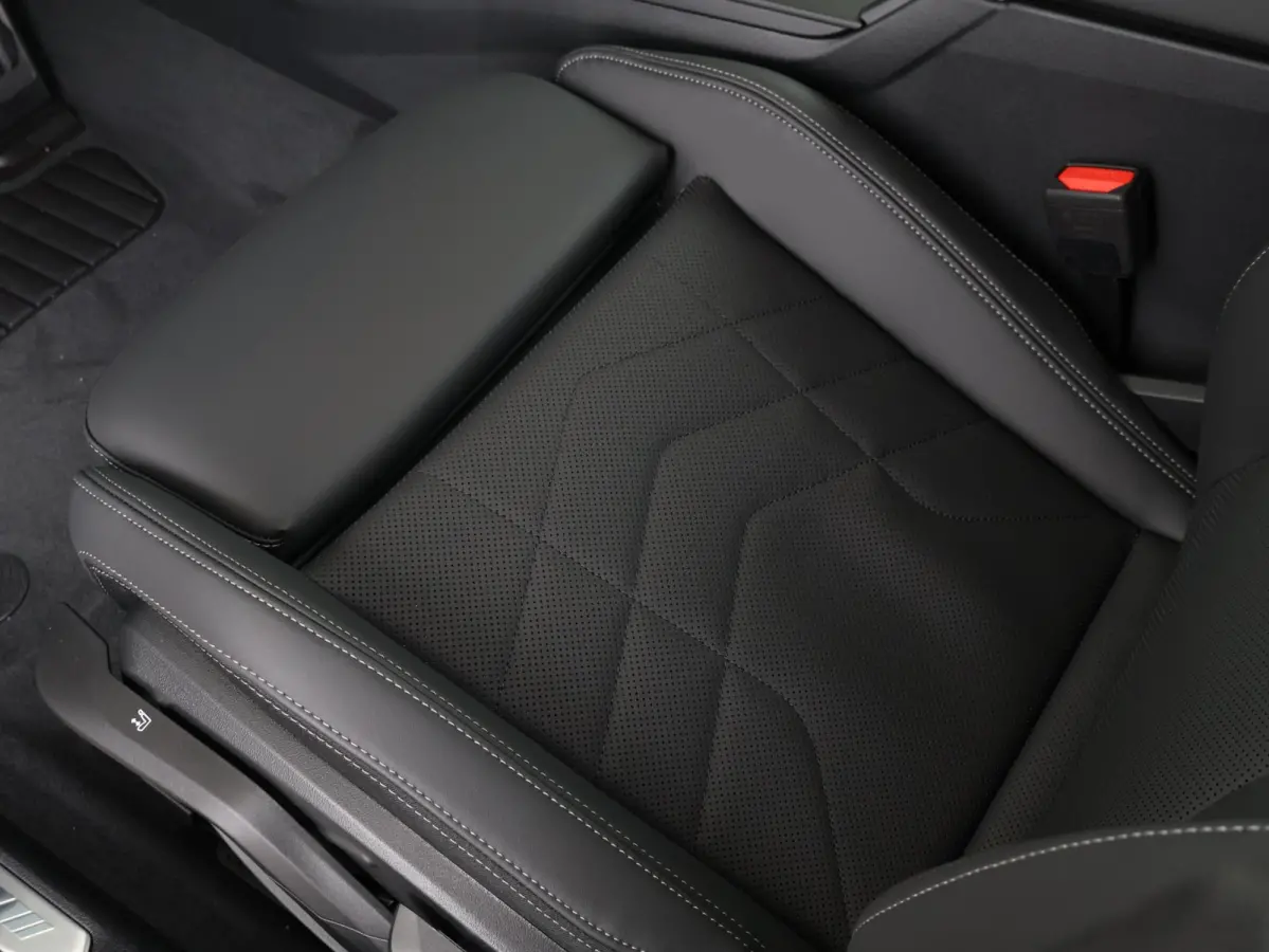 220 M Sport Design Edition M- Sport Pro / Harman Kardon / Comfort Acces / Panoramadak / Head-Up / Stoelverwarming