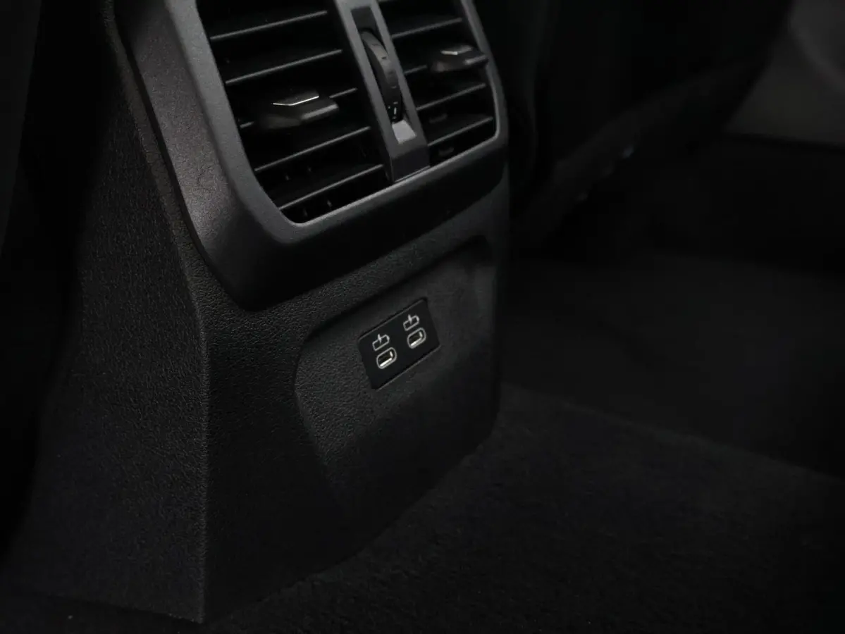 220 M Sport Design Edition M- Sport Pro / Harman Kardon / Comfort Acces / Panoramadak / Head-Up / Stoelverwarming