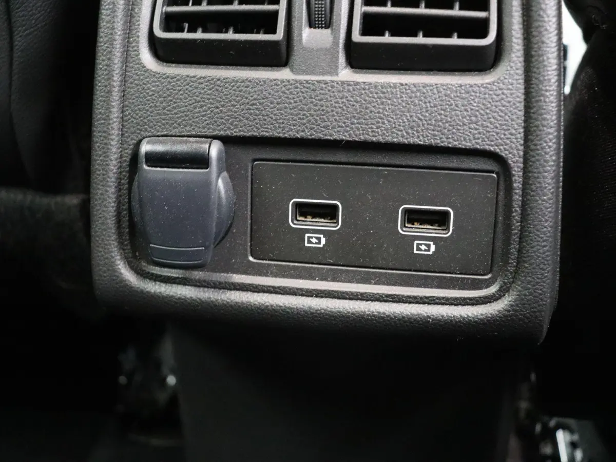 TCe 90pk Techno | Parkeersensoren voor en achter | Achteruitrijcamera | Navigatie | Climate control | Cruise control |