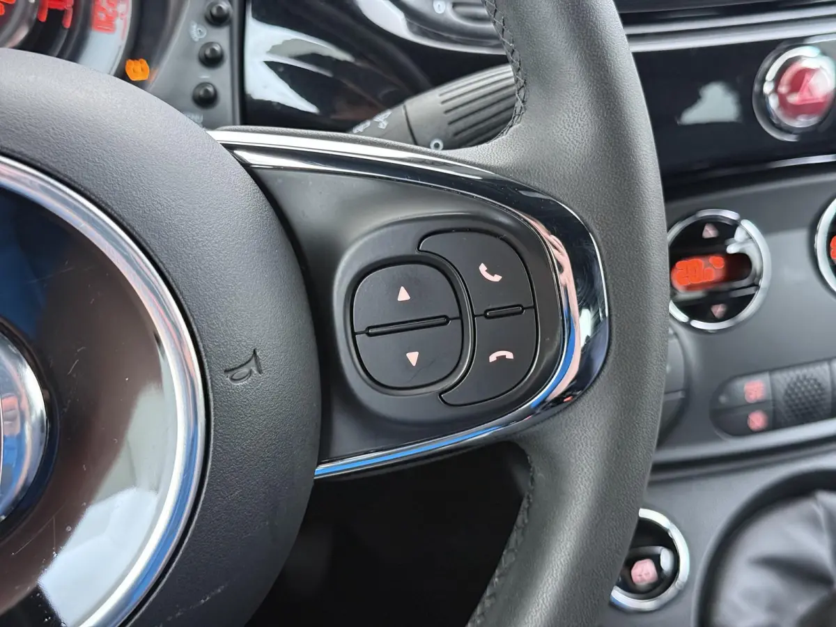 1.0 Hybrid Club 70 PK | 1ste eigenaar | Climate | AppleCarPlay/Android | Privacy Glass | Cruise Control
