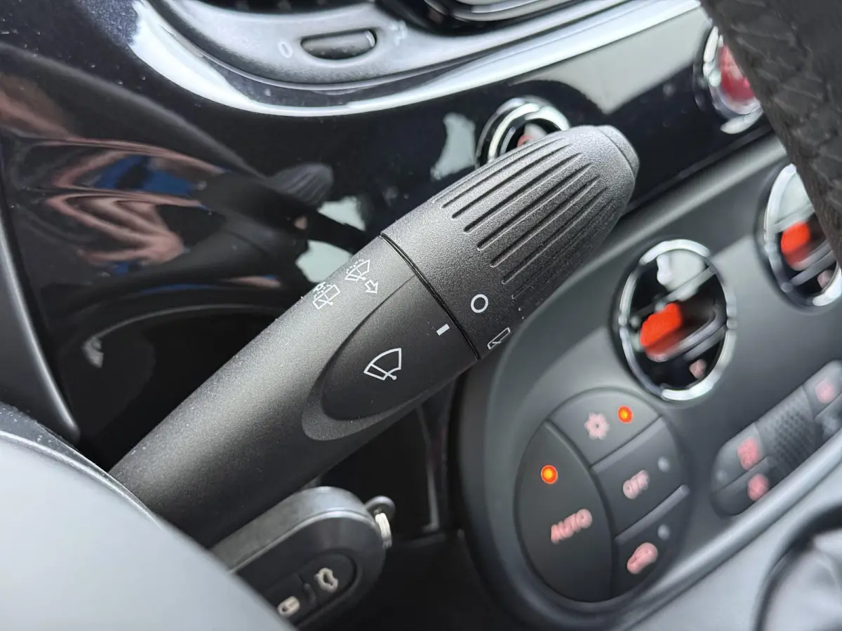 1.0 Hybrid Club 70 PK | 1ste eigenaar | Climate | AppleCarPlay/Android | Privacy Glass | Cruise Control