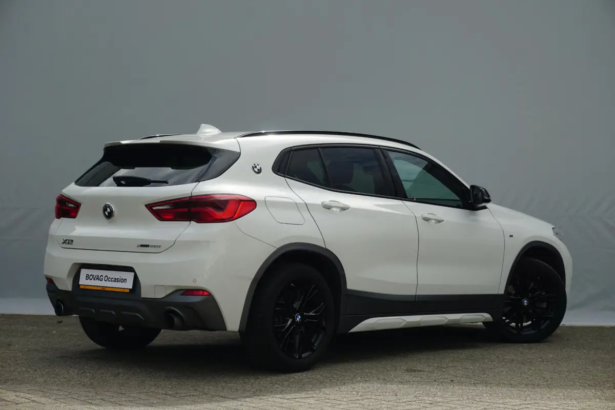 xDrive20i | M Sportpakket | Panoramadak | Achteruitrijcamera | Stoelverwarming