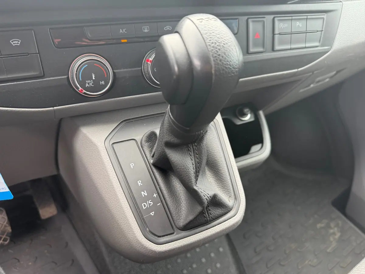 2.0 TDI Euro 6 150Pk L2 Bulli Aut- Dubbele Cabine, 6 Pers, 2x Schuifdeur, CarPlay, Park Assist